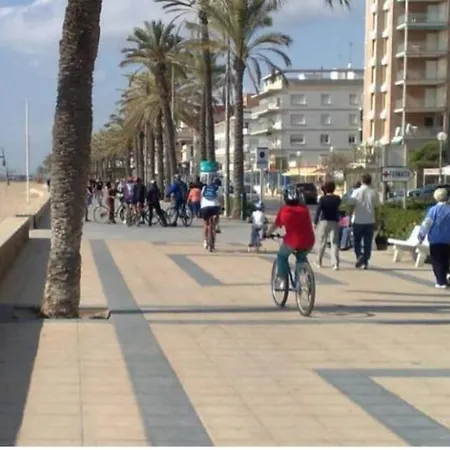 Apartment Cerca Playa ,estacion Tren Y Garaje Gratis En *