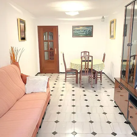 Cerca Playa ,estacion Tren Y Garaje Gratis En Apartment *