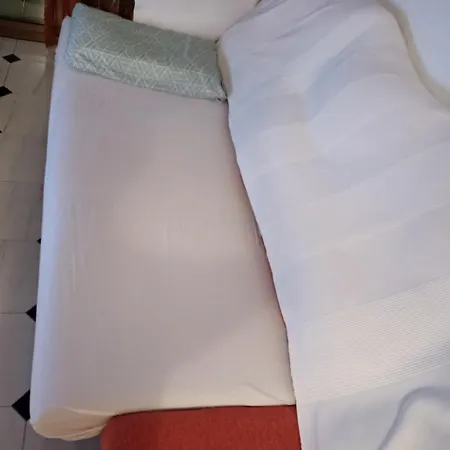 Cerca Playa , Tren, Garaje Y Wifi Gratis Apartamento