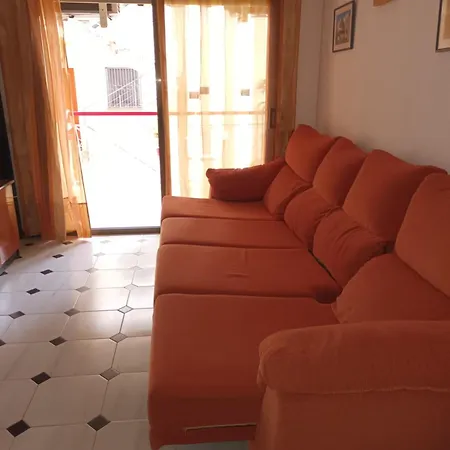 Cerca Playa , Tren, Garaje Y Wifi Gratis Apartamento *